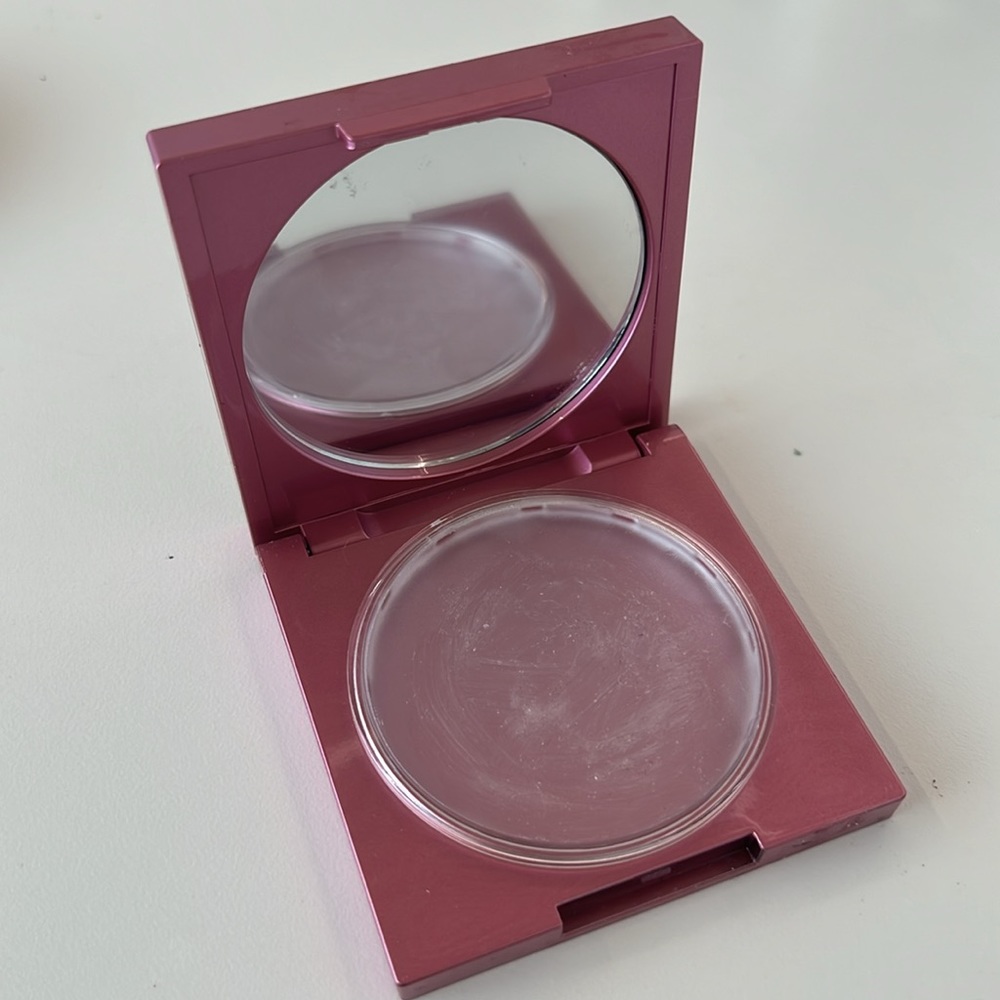 Mally- Evercolor Poreless face defender